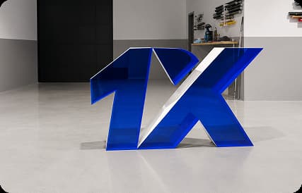 Proyecto realizado: letras corpóreas brillantes de acrílico azul 1X