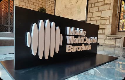 Proyecto realizado: letrero corpóreo de pie para Mobile World Capital Barcelona