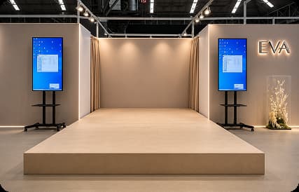 Proyecto realizado: podio de exposición con pantallas de presentación para la marca EVA