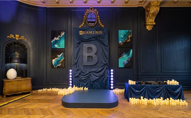 Photocall decorativo con letra 3D grande para un evento